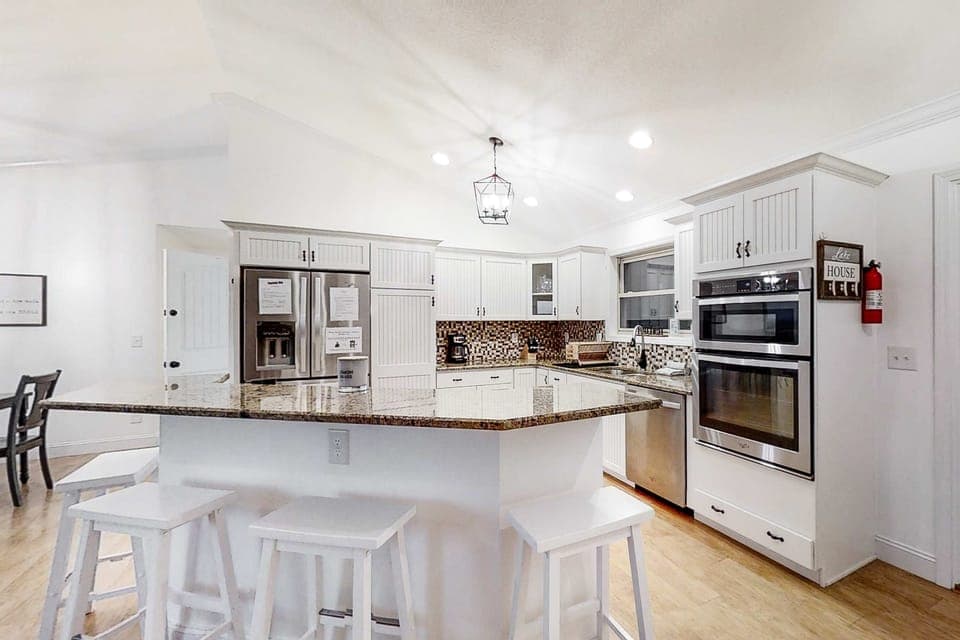 Shine your culinary skills in this bright, modern space with stylish seating and great views!