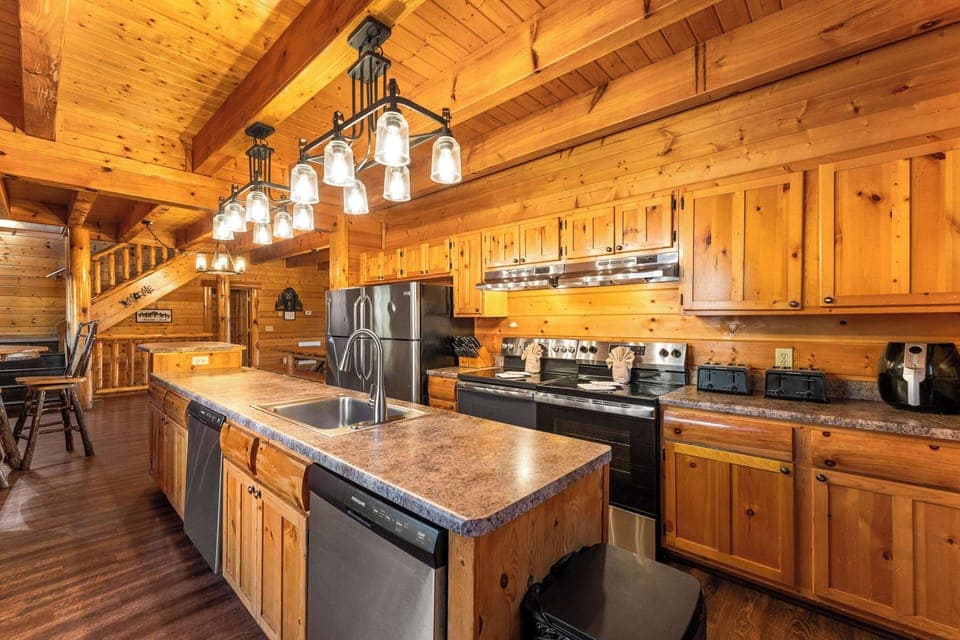 Rustic charm meets modern amenities for delightful dining experiences!
