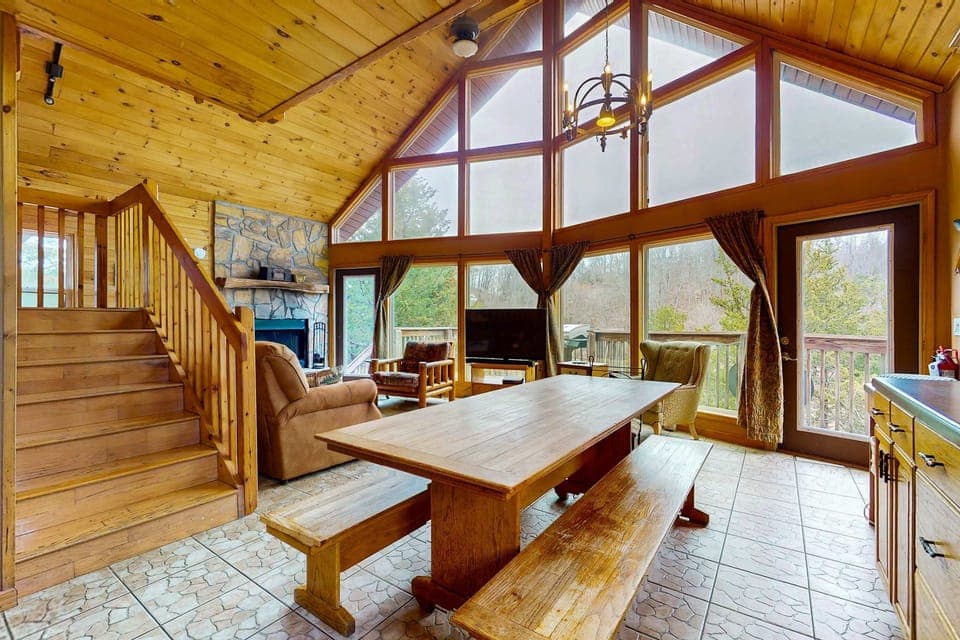 Cathedral ceilings and stunning mountain views awaits your gathering!
