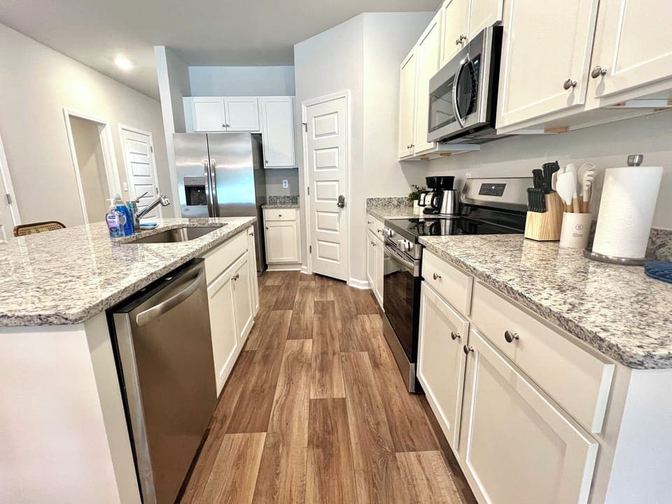 Full kitchen