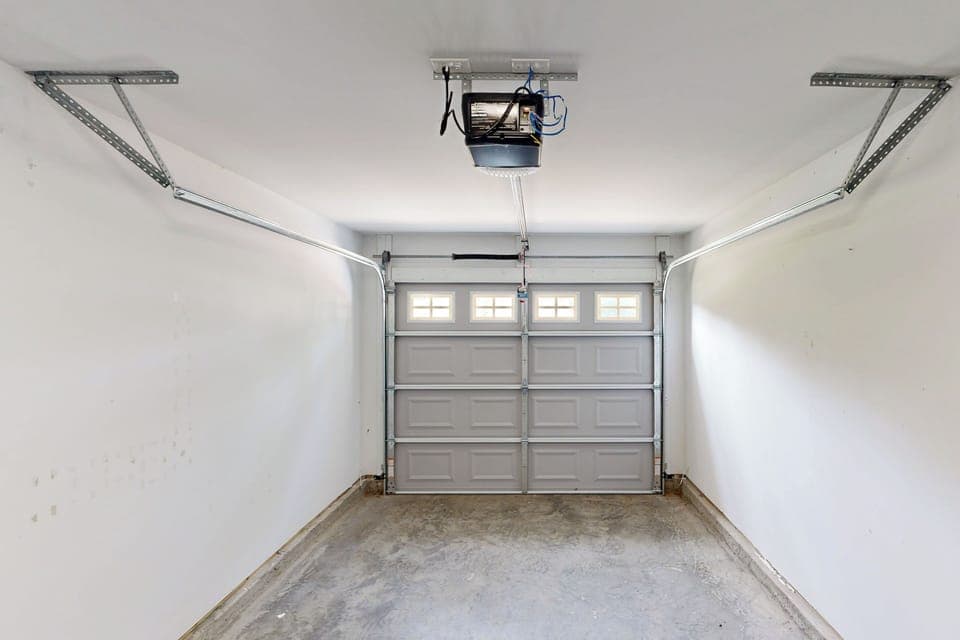 Garage Parking (1 Vehicle)
