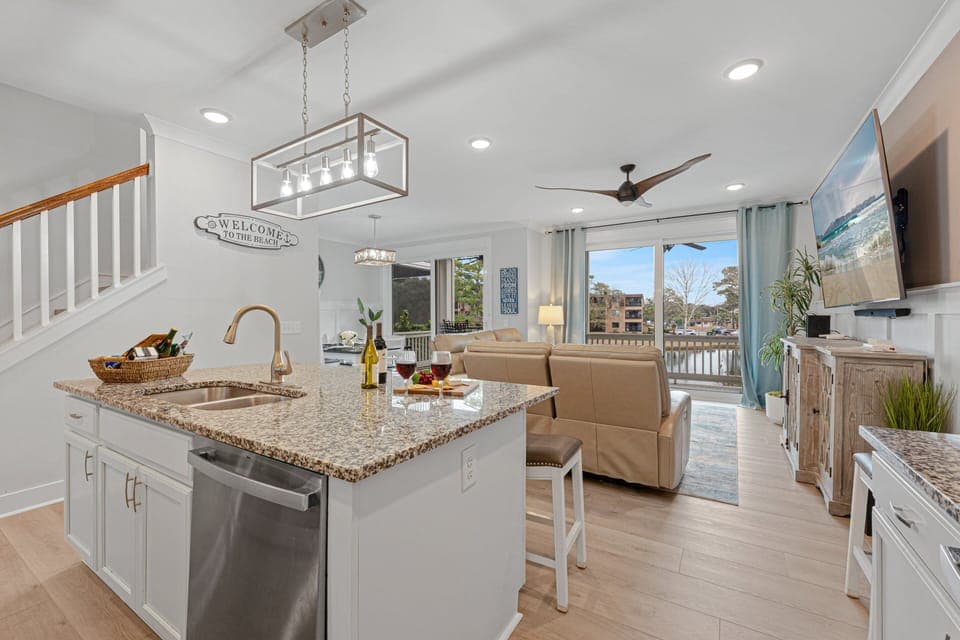 The open layout continues into the living room and dining area, ensuring ample space for everyone in your group to enjoy meals and conversations together.