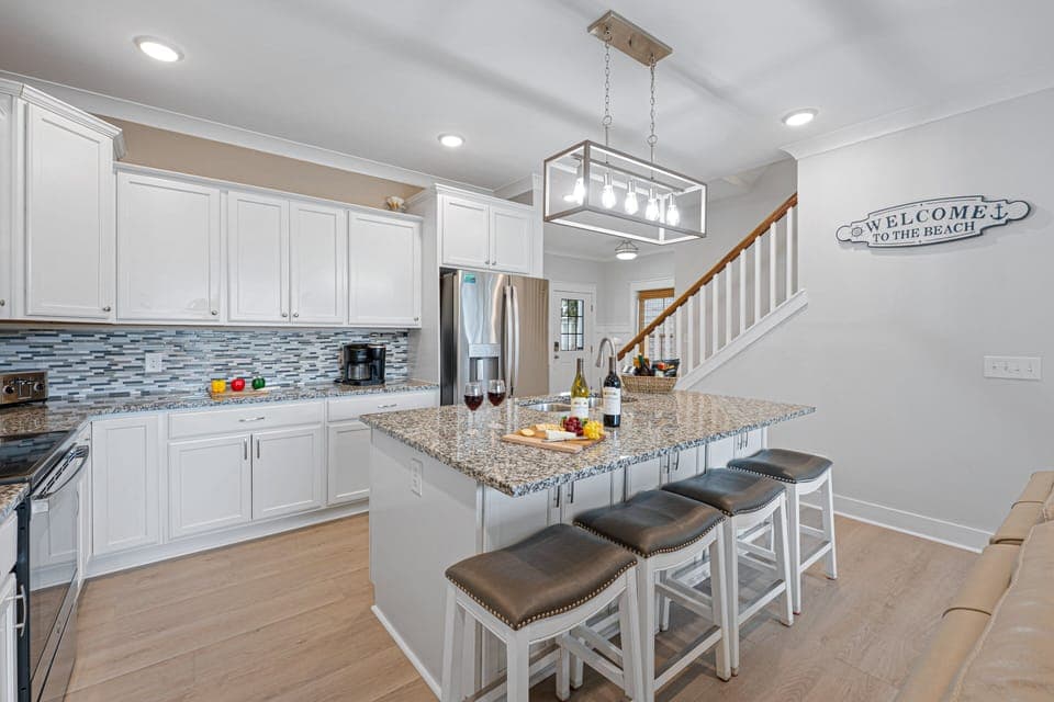 The open layout continues into the living room and dining area, ensuring ample space for everyone in your group to enjoy meals and conversations together.