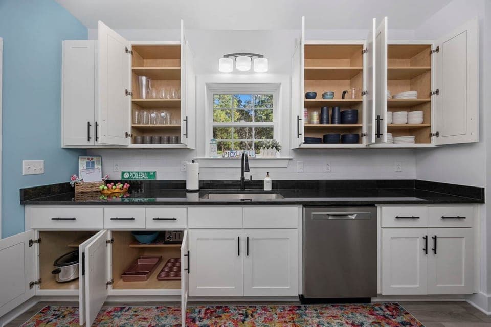 Fully Stocked Kitchen