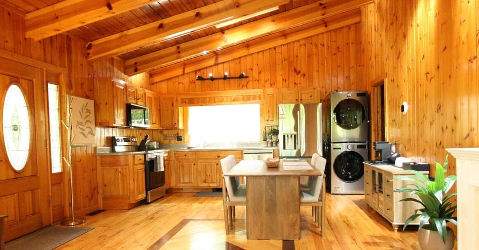 UPPER SUITE: Fully equipped kitchen so you can effortlessly prepare meals and enjoy quiet mornings or cozy evenings together