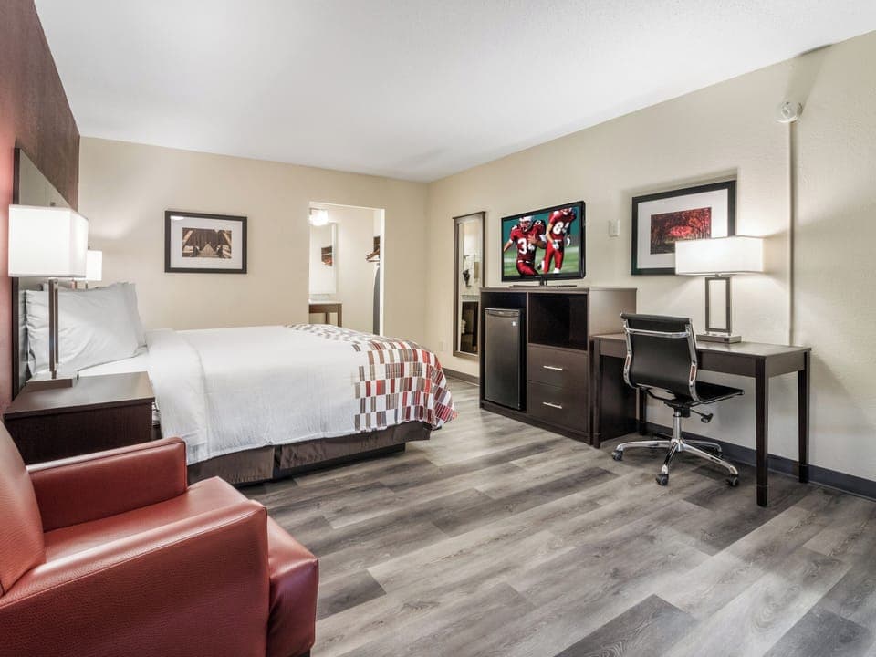 Kick back after meetings with desk, TV, and comfort.
