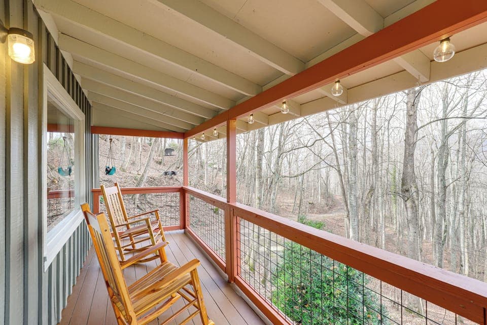 Sylva Vacation Rental | 2BR | 2BA | 900 Sq Ft | Steep Stairs Required