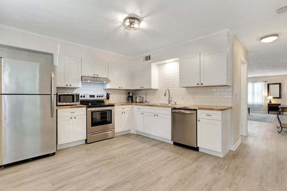 Cook up your favorite meals in the fully equipped kitchen, featuring stainless steel appliances and everything you need for a seamless culinary experience!