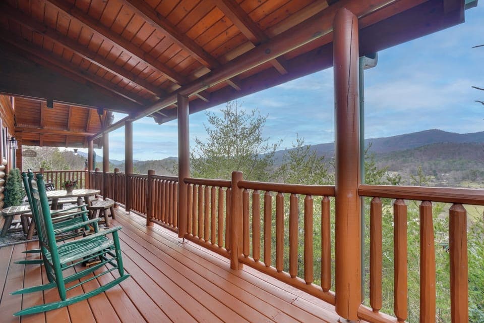 Pigeon Forge Vacation Rental | 3BR | 2BA | Stairs Required | 1,559 Sq Ft