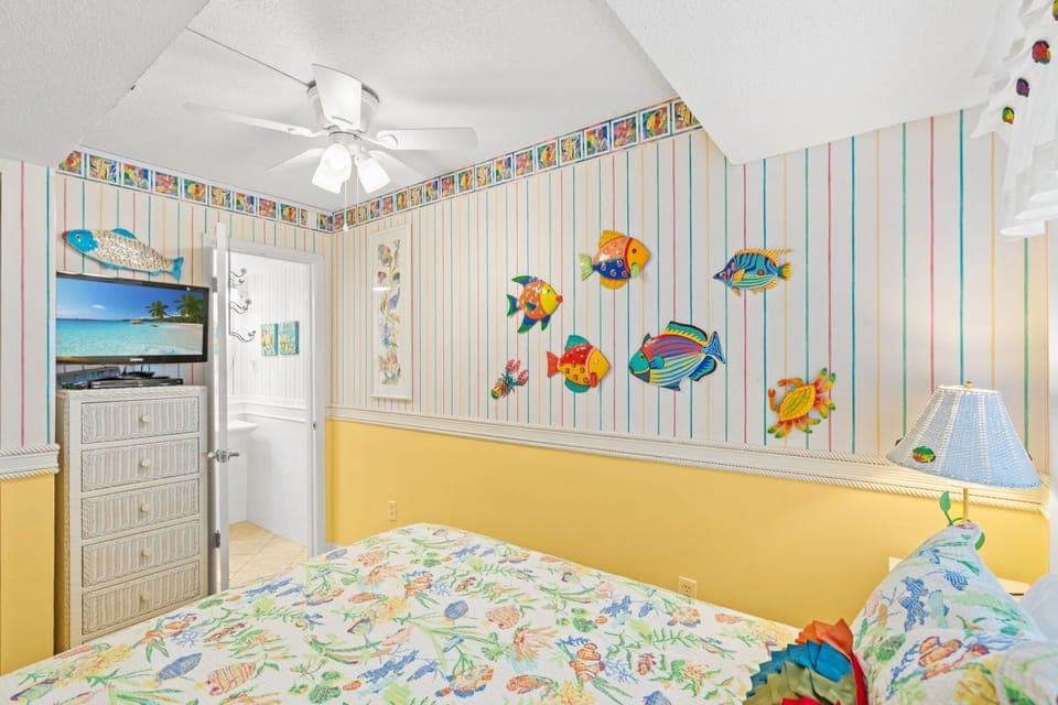 2nd Bedroom w/1 Queen
