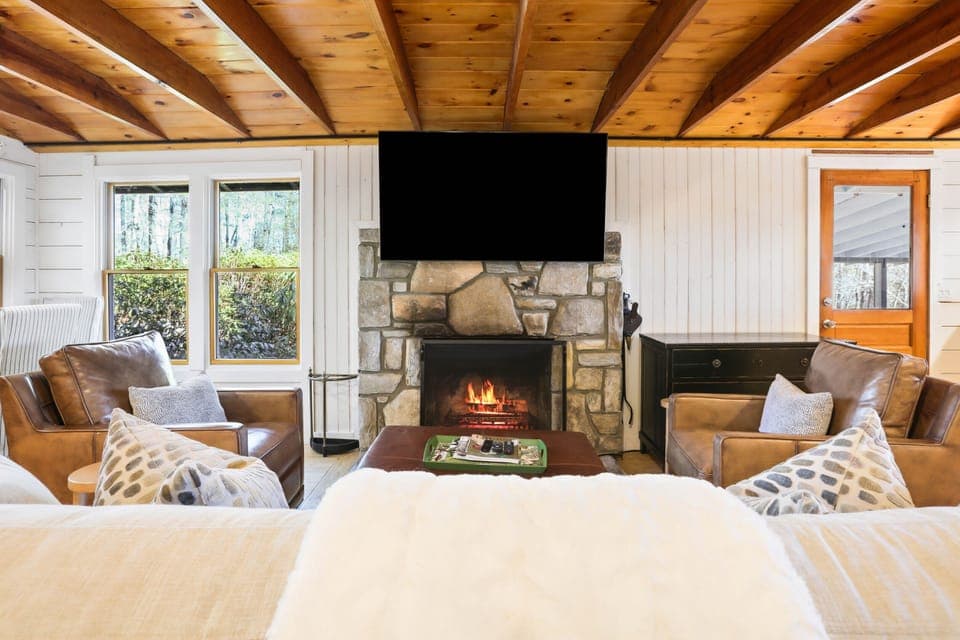This is the heart of Sky Ranch—the glow of the fire, the softness of the throws, and a seat for every story waiting to be told. Whether it’s a movie night, a mug of cider, or quiet reflection by the flames, this space wraps you in warmth and invites you to stay awhile.