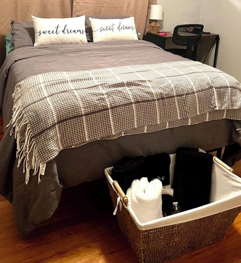 bdrm full size bed
