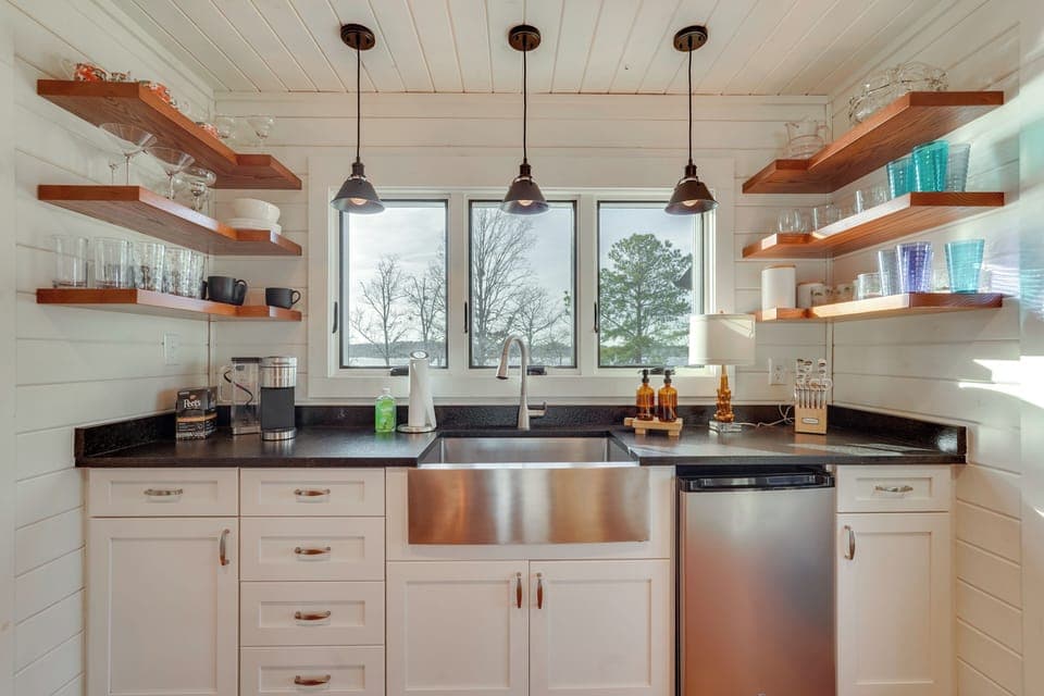 Kitchenette | Microwave | Blender | 1st Floor