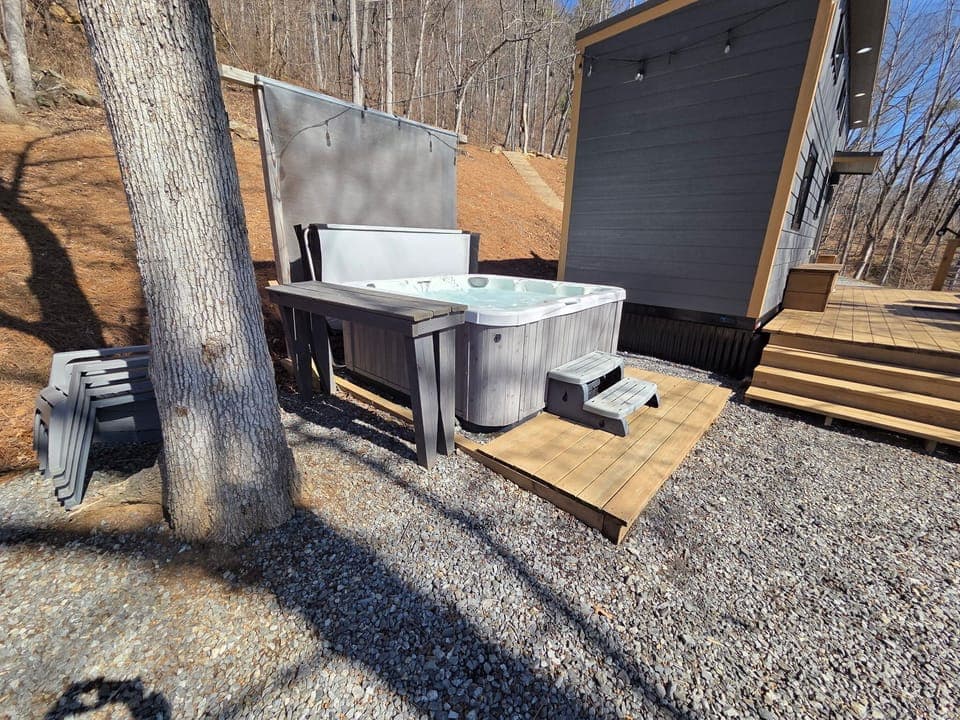 Outdoor spa tub