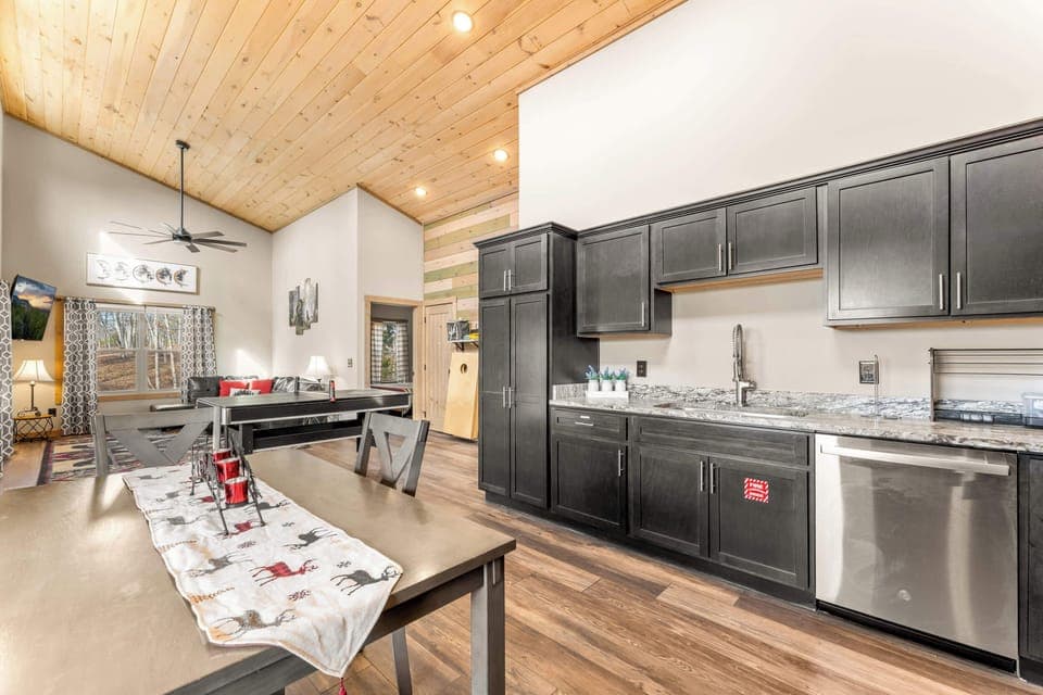 Simple, well-equipped kitchen for easy meals and snacks
