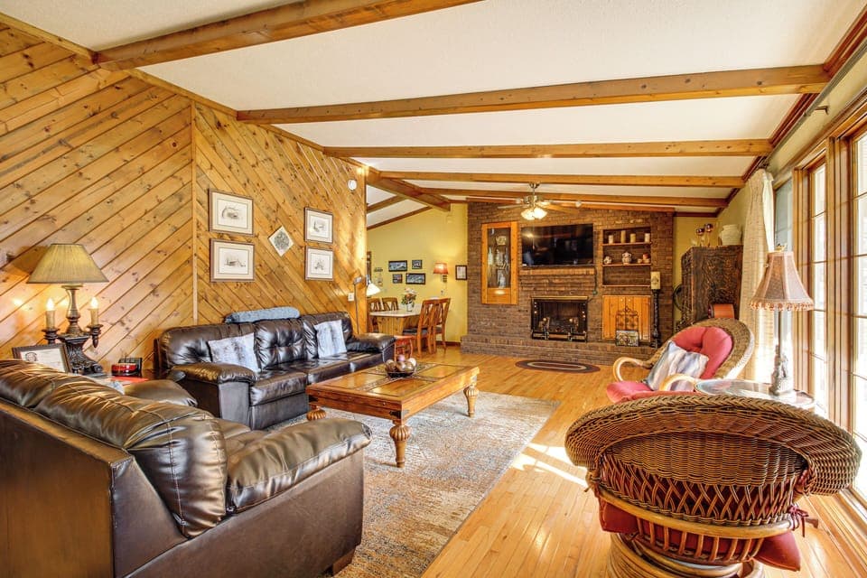 Chattanooga Vacation Rental | 3BR | 2BA | 2,300 Sq Ft | 2 Steps to Enter