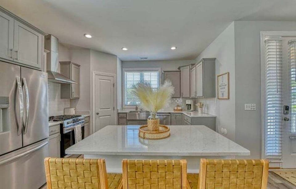 Spacious Island for Easy Meals