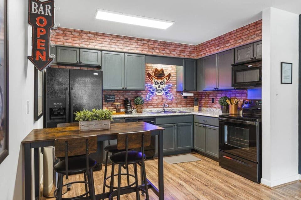 Fully equipped kitchen for all of your cooking needs! Dining table with seating for 4.