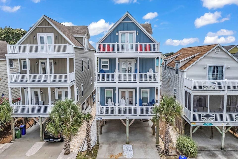 MAIN HOUSE 3 DECKS  FULL PARKING UNDER