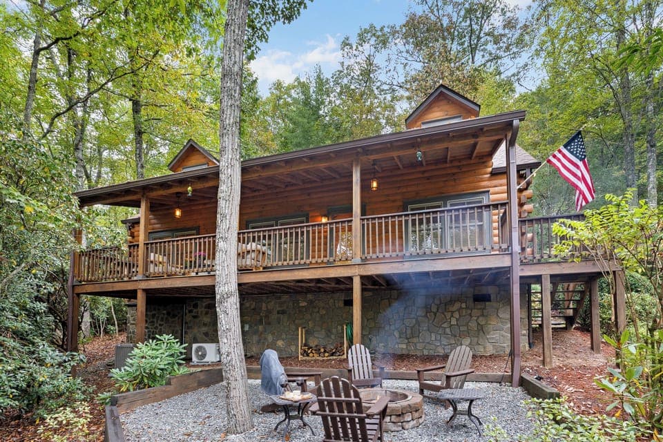 Exterior | Driveway (2 Vehicles) | Half-Mi to Lake Glenville