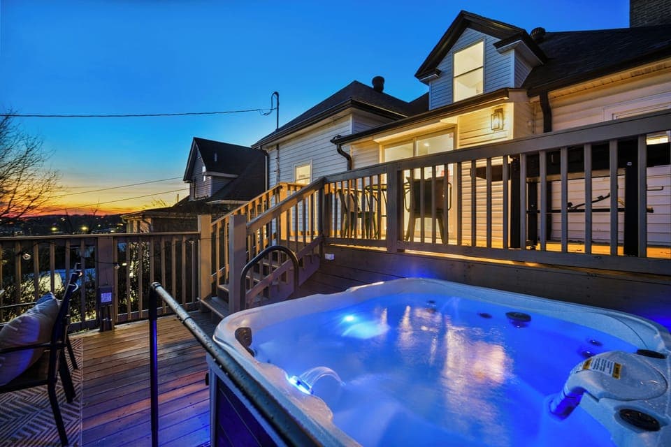 Outdoor spa tub