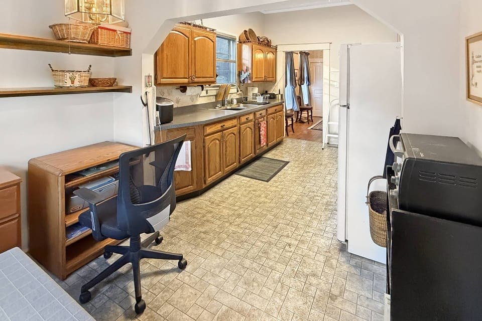 Fully stocked kitchen with table for eat-in kitchen