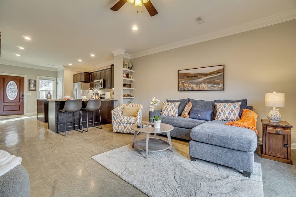 White Bluff Vacation Rental | 2BR | 2.5BA | 1,200 Sq Ft | Stairs to Access