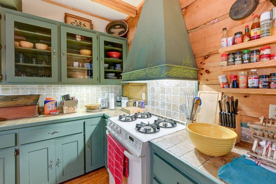 Kitchen | Rustic Cabinets & Warm Wood Details