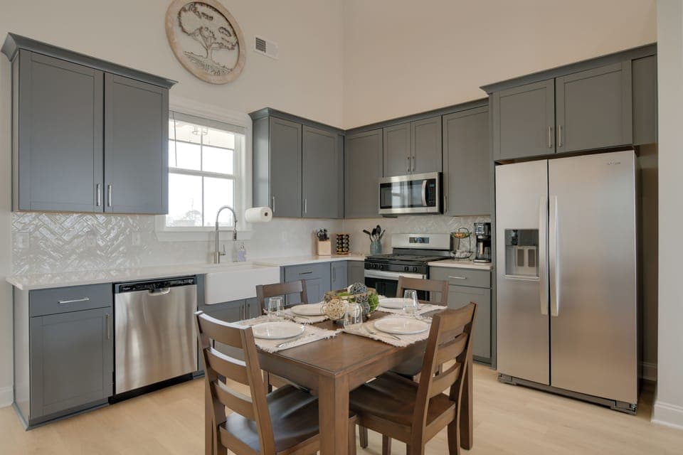 Kitchen | Dining Table