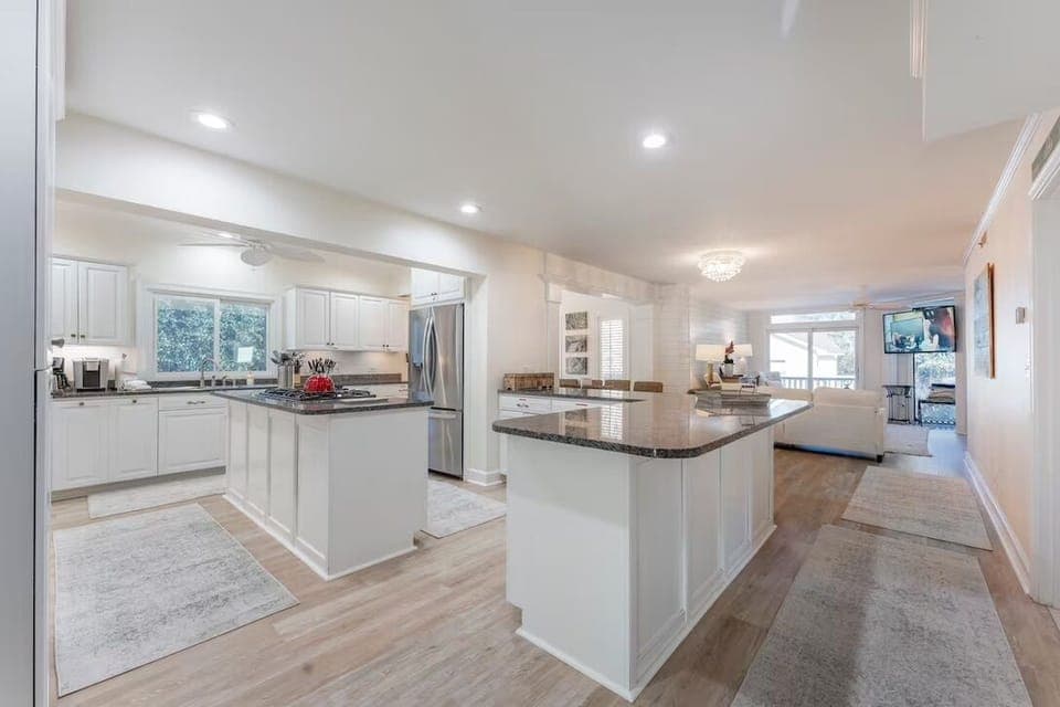 Large, Fully Stocked Kitchen