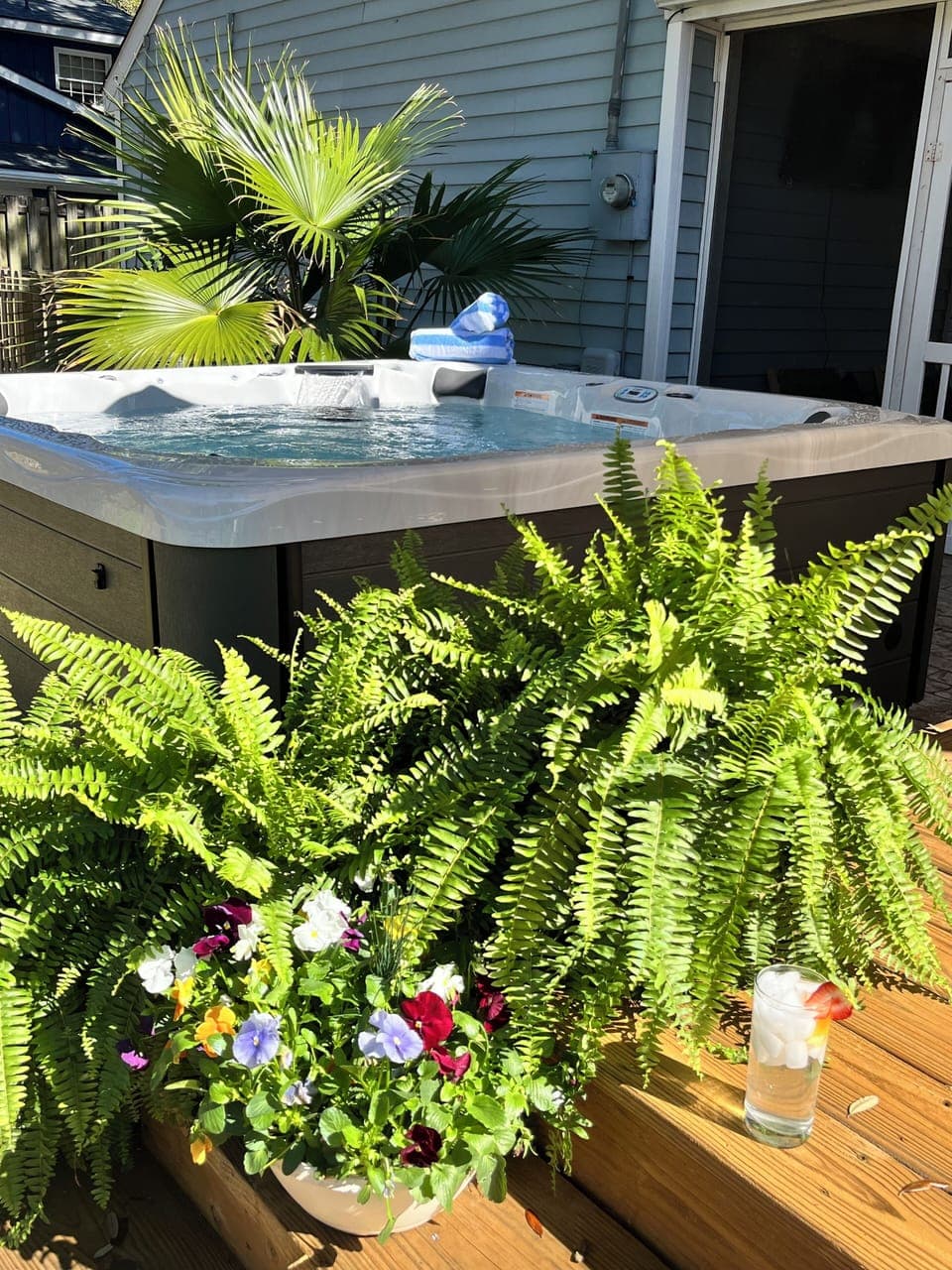 Outdoor spa tub