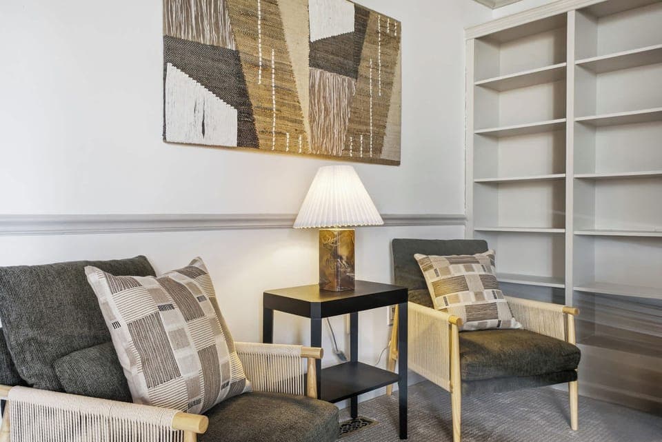 Bright, organized, and distraction-friendly—perfect for meetings, emails, or creative bursts.