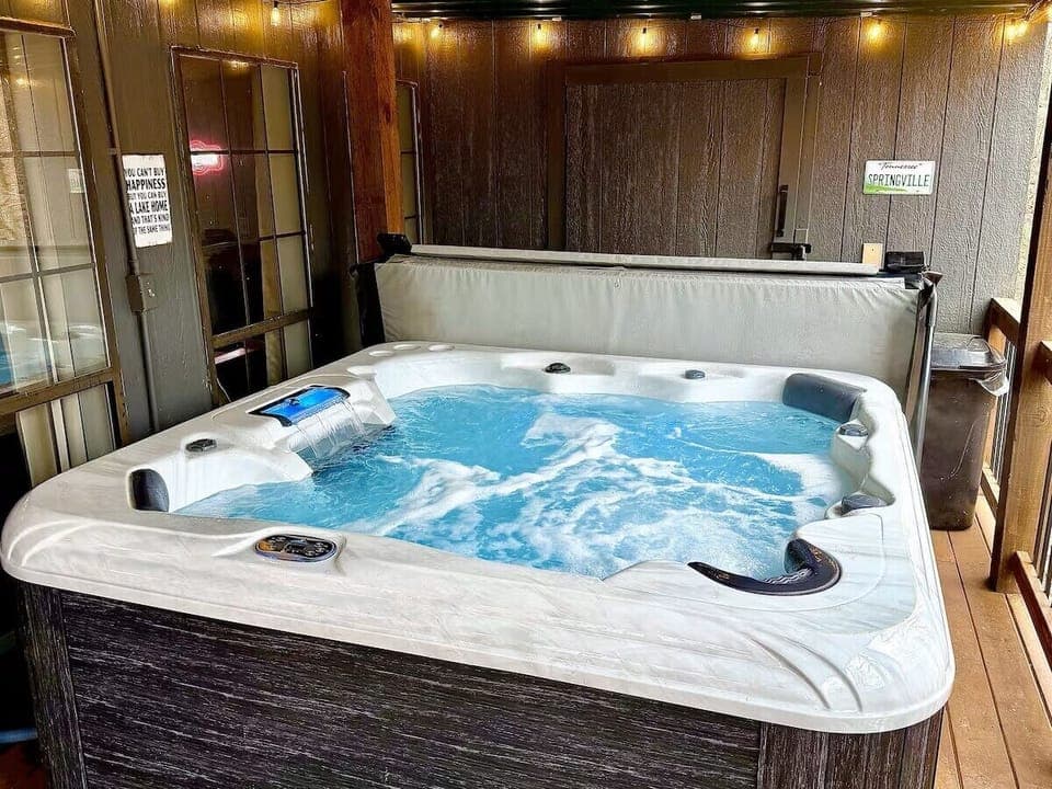 Indoor spa tub