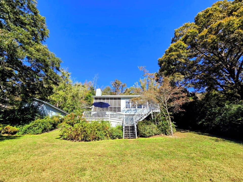 River House is an amazing getaway right on the river with a huge private yard