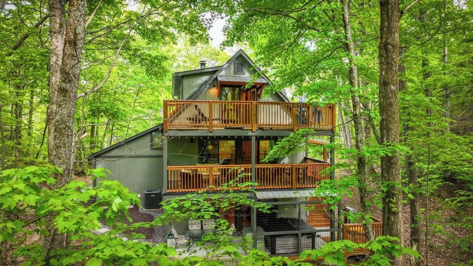 3 leveled deck off the back of cabin with wooded views as far as the eye can see with no cabin in sight!