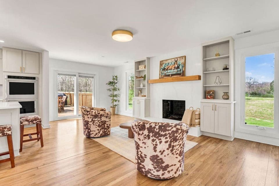 Main-level sitting area with direct access to the back deck.