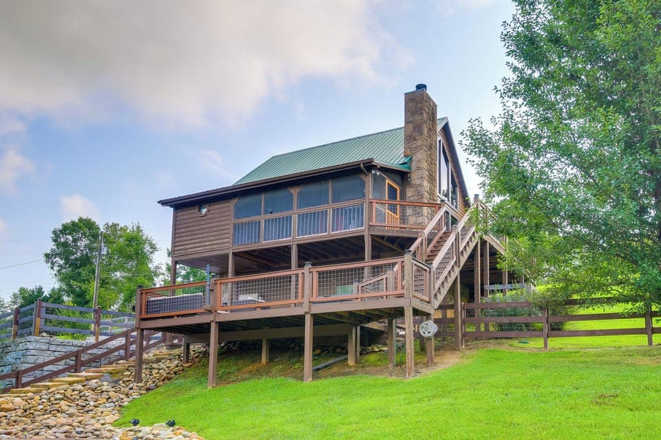 Alaina's Retreat | Main Cabin