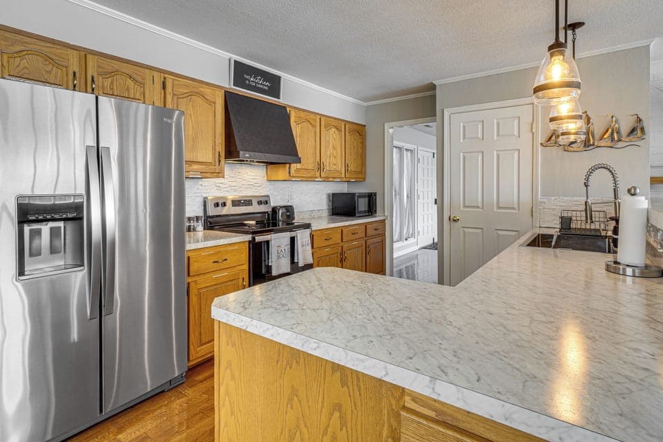 Kitchen | Cooking Basics | Breakfast Bar Dining