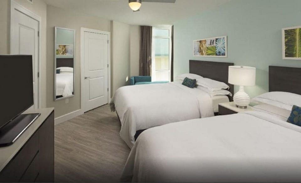 2 queen beds in guest bedroom