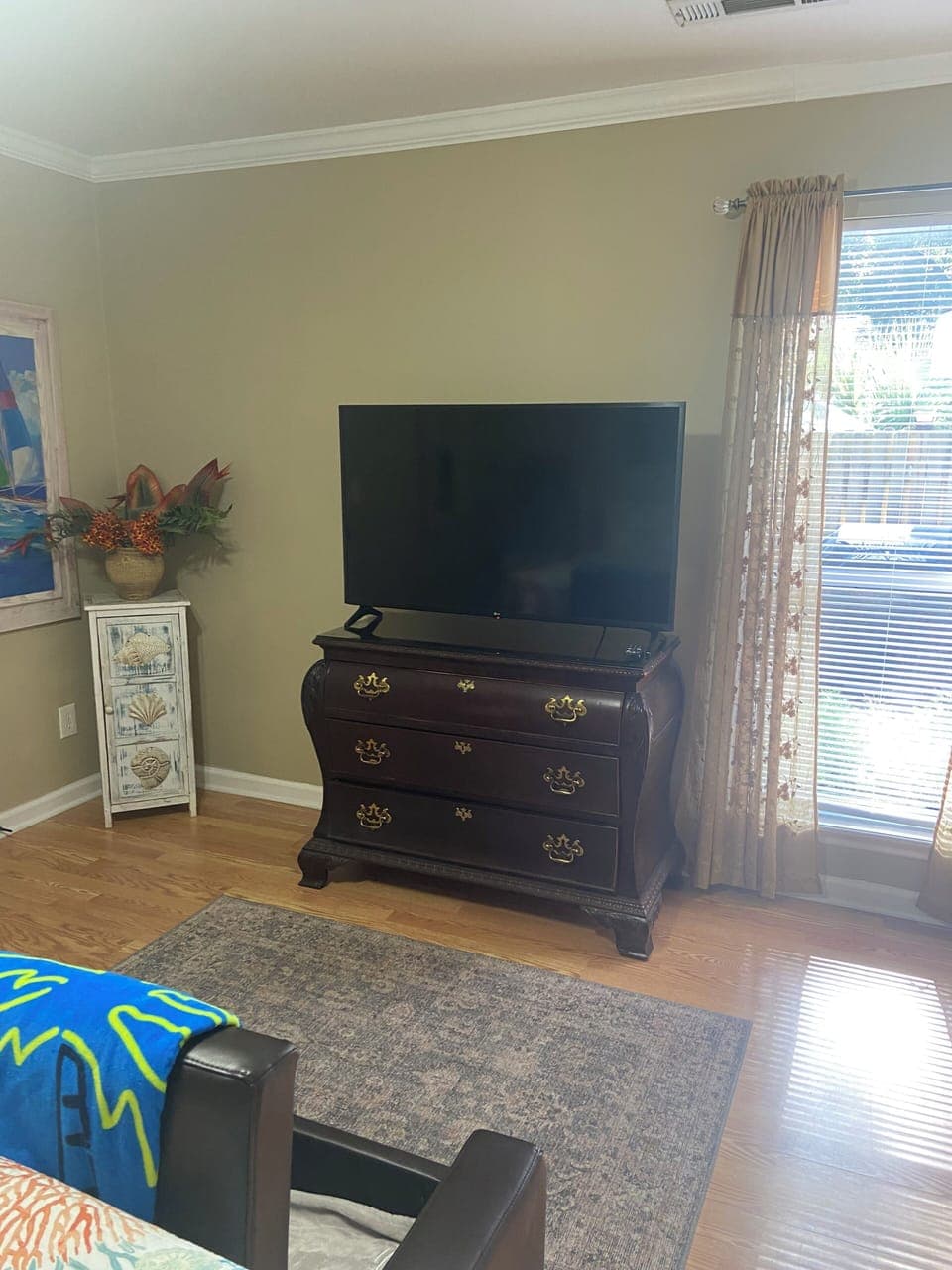 Back Bedroom Smart T V with Youtubetv