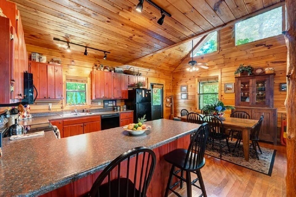 Kitchen with breakfast bar.
