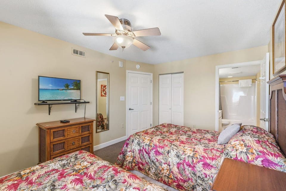 4th bedroom w/1 full & 1 twin