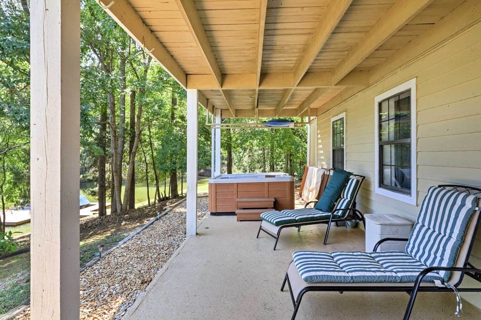 Patio w/ Private Hot Tub