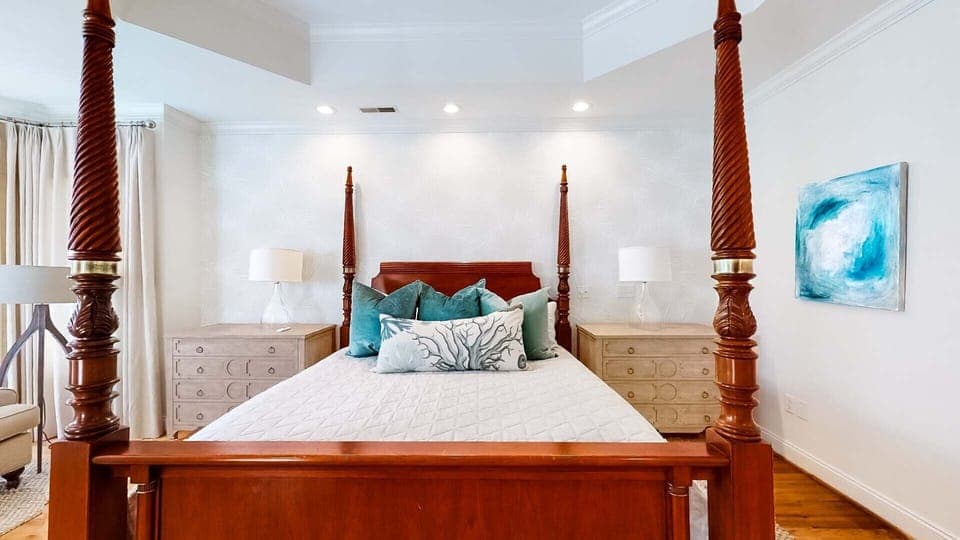 BR4: Master Suite, King