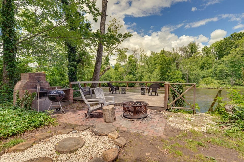 Elizabethton Vacation Rental | 4BR | 3BA | Step-Free Access | 3,500 Sq Ft