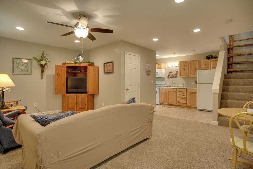 Living Room | Cable TV | Central A/C & Heat | Free WiFi | Pet-Friendly w/ Fee
