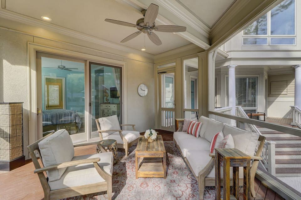 7 Piping Plover - Outdoor Sitting Area (1st Floor)