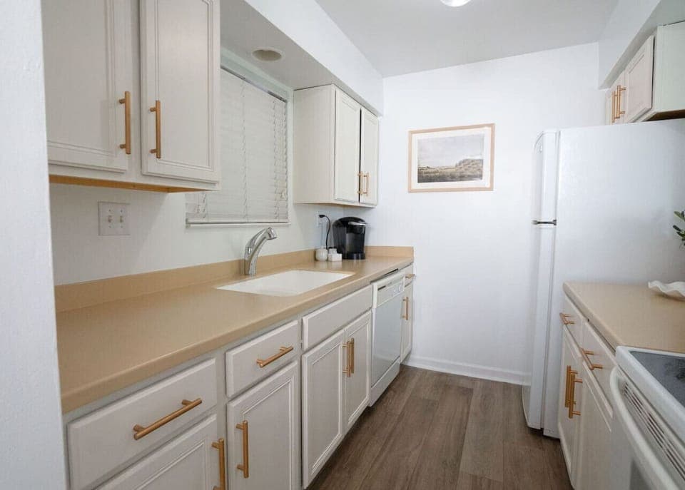 Full Kitchen with Everything You Need
