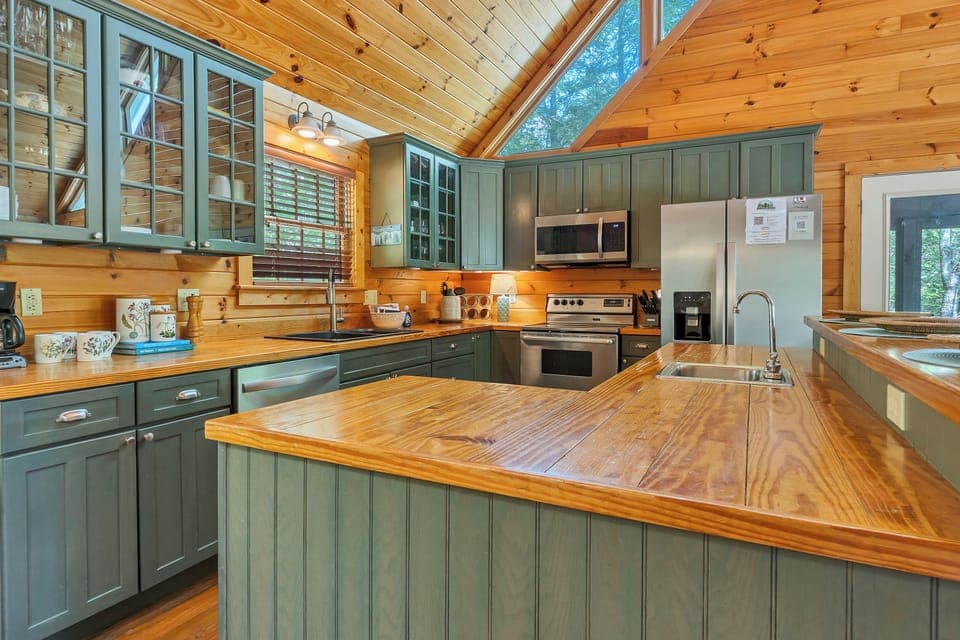 Fully Equipped Kitchen with lots of counter space for preparing meals. 