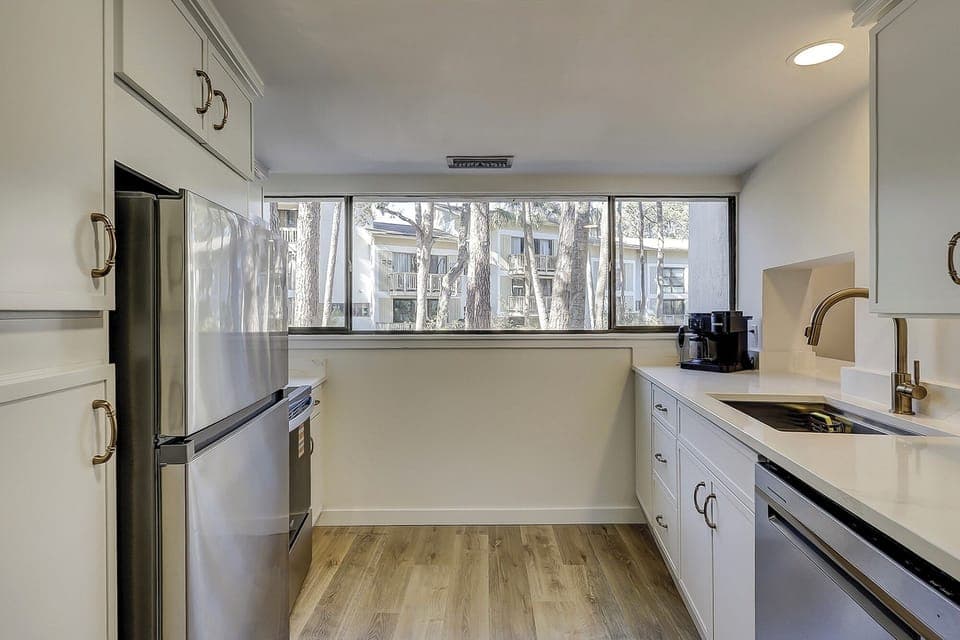 Kitchen - The kitchen is equipped with all the necessary items for a stay at the beach